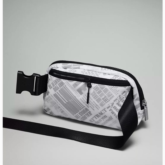 NWT Lululemon Everywhere Belt Bag 1L Manifesto - Picture 3 of 7